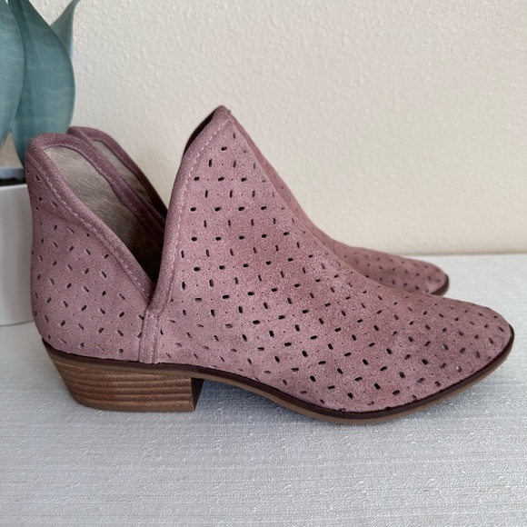 Lucky Brand Shoes - Lucky Brand Baley Mauve Perforated Casual Heeled Ankle Booties Women’s 10M